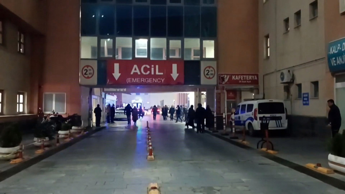 Minibüse uzun namlulu silahla saldırı; 2 ölü