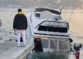 Bebek Sahili'nde lüks tekne battı