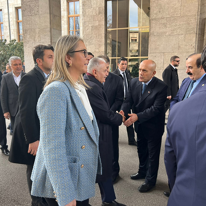 Binali Yıldırım trafik kazasının ardından ilk kez TBMM'de