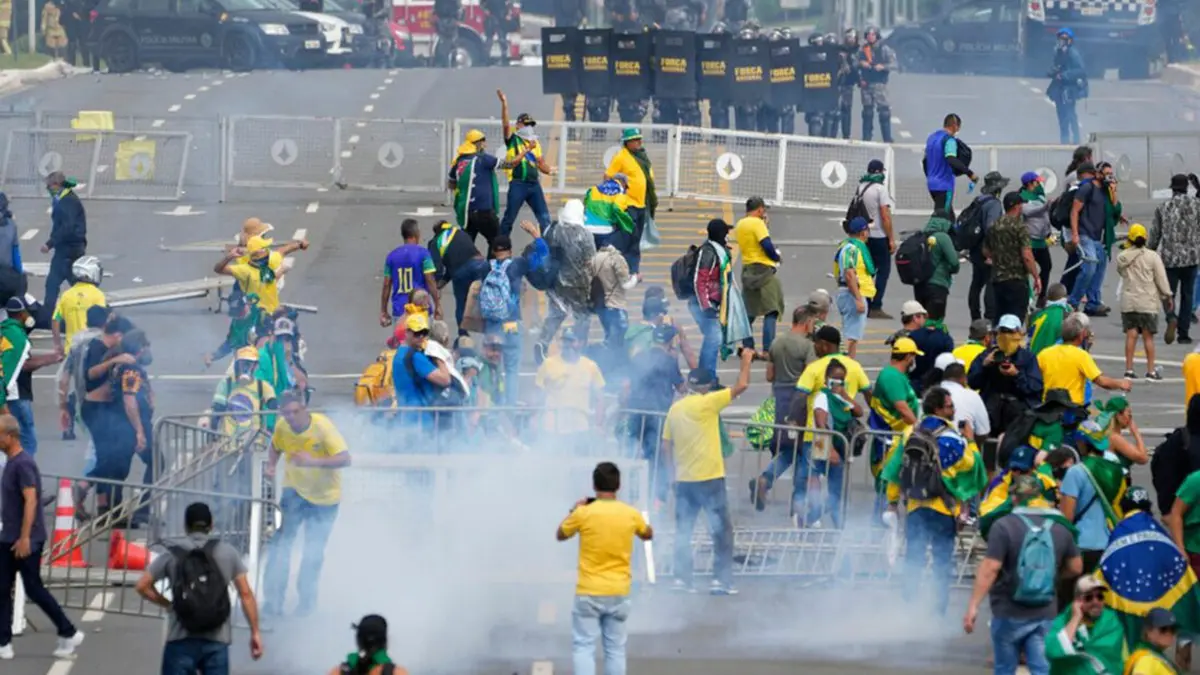 Jair bolsonaro'nun destekçileri başkanlık sarayı'nı bastı