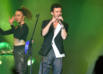 Buray 2023 yılının ilk konserinde bilet tüketti