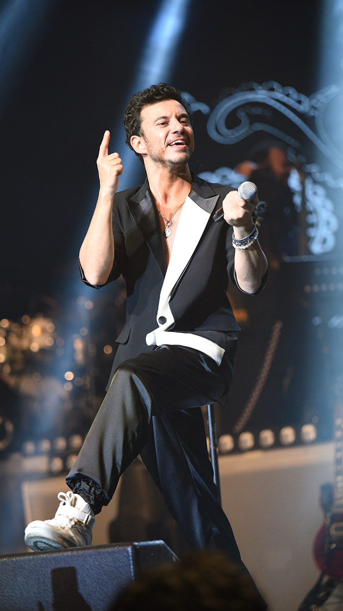 Buray 2023 yılının ilk konserinde bilet tüketti