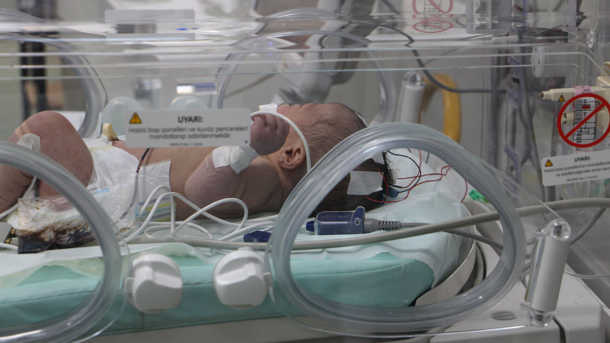 Burdur'da sokağa terk edilen bebeğin durumu stabil