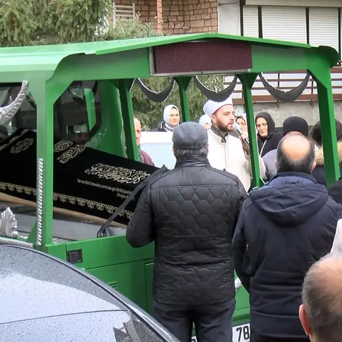 Florya'daki evinde hayatını kaybeden çaçan'ın cenazesi evinden alındı.