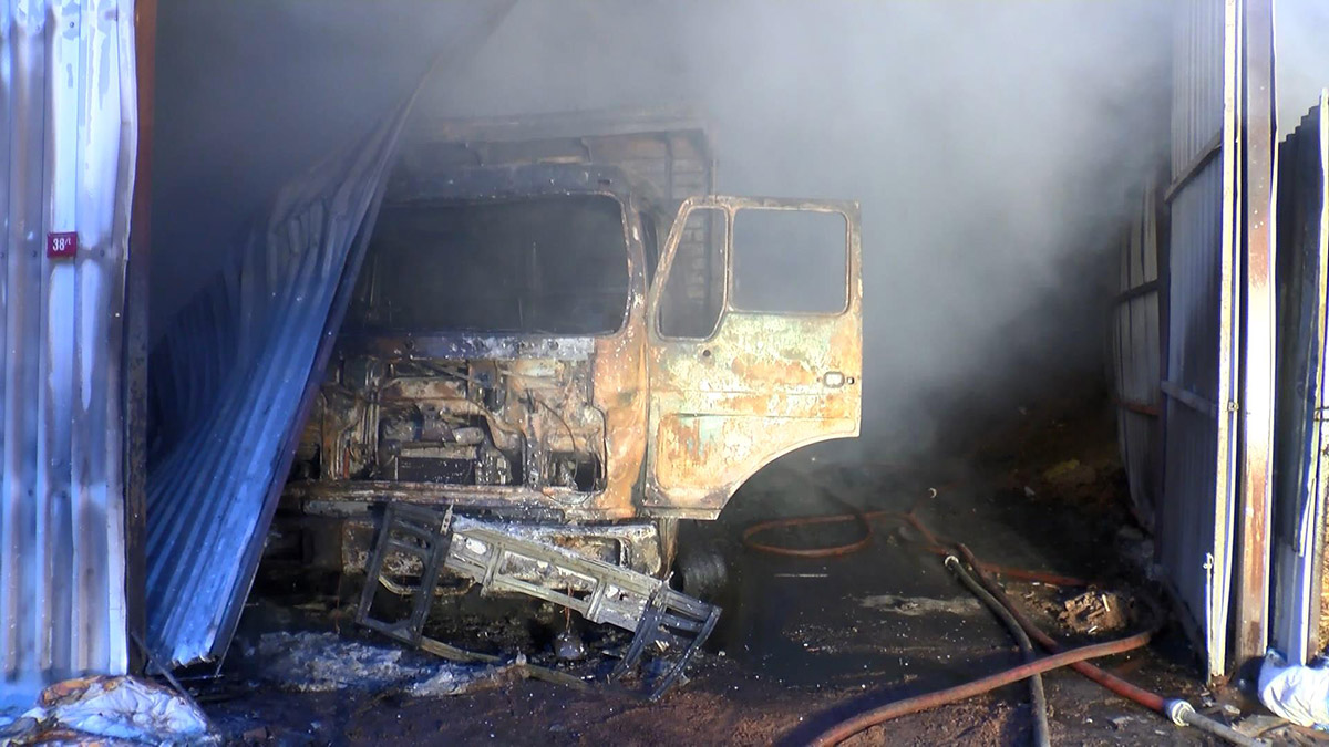 Çatalca'da ahır yandı