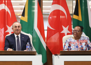 Mevlüt Çavuşoğlu Güney Afrika'da basın toplantısına katıldı