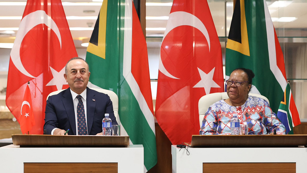 Mevlüt Çavuşoğlu Güney Afrika'da basın toplantısına katıldı
