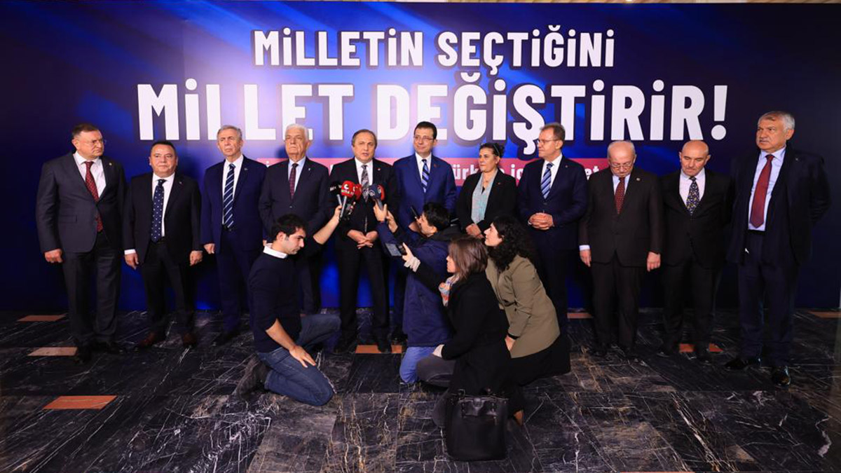 CHP'li büyükşehir belediye başkanları İstanbul'da