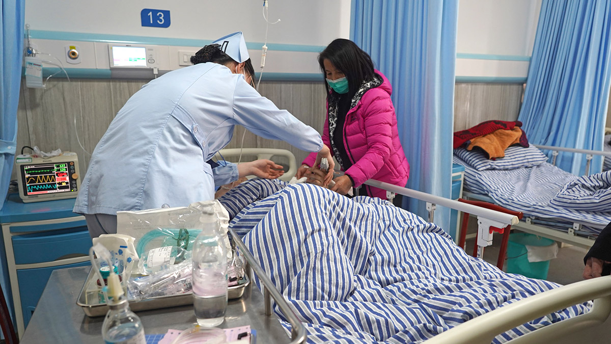 TIR cenaze alayına çarptı; 17 ölü 22 yaralı