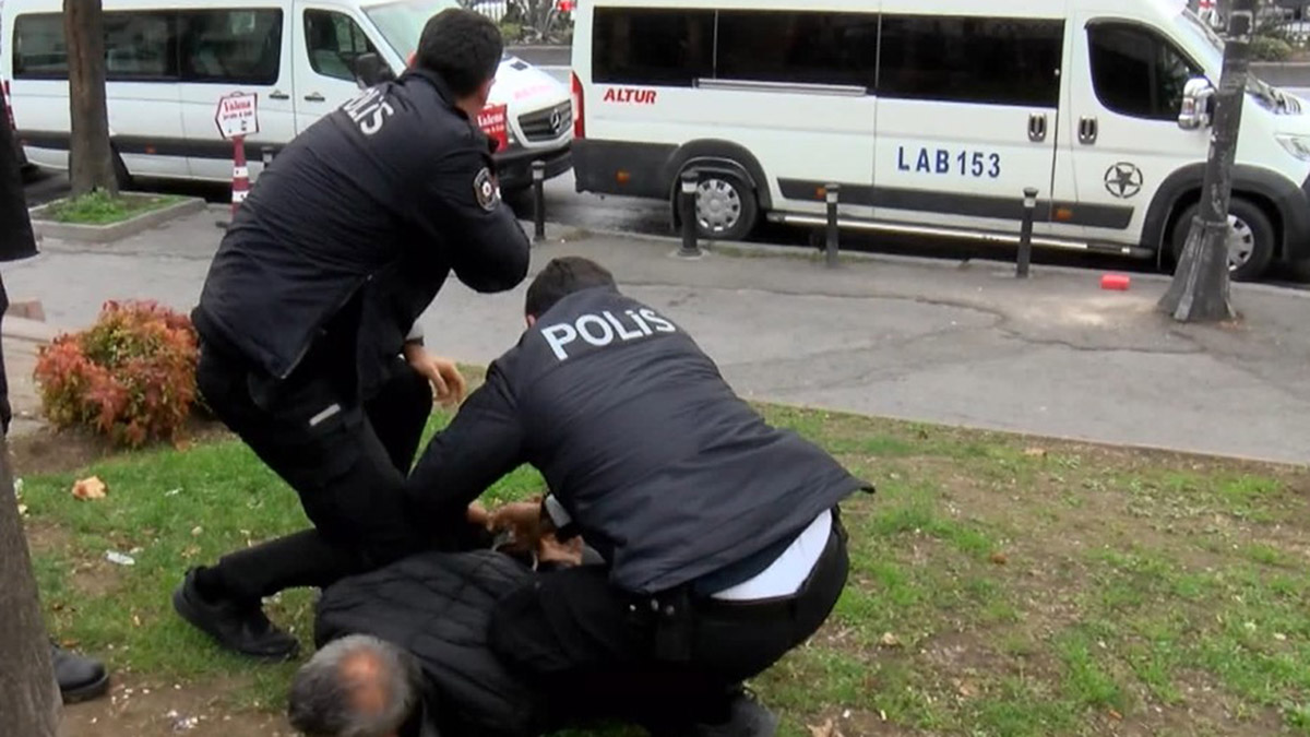 Taciz şüphelisinin yakalanıp darbedilmesi kameraya yansıdı