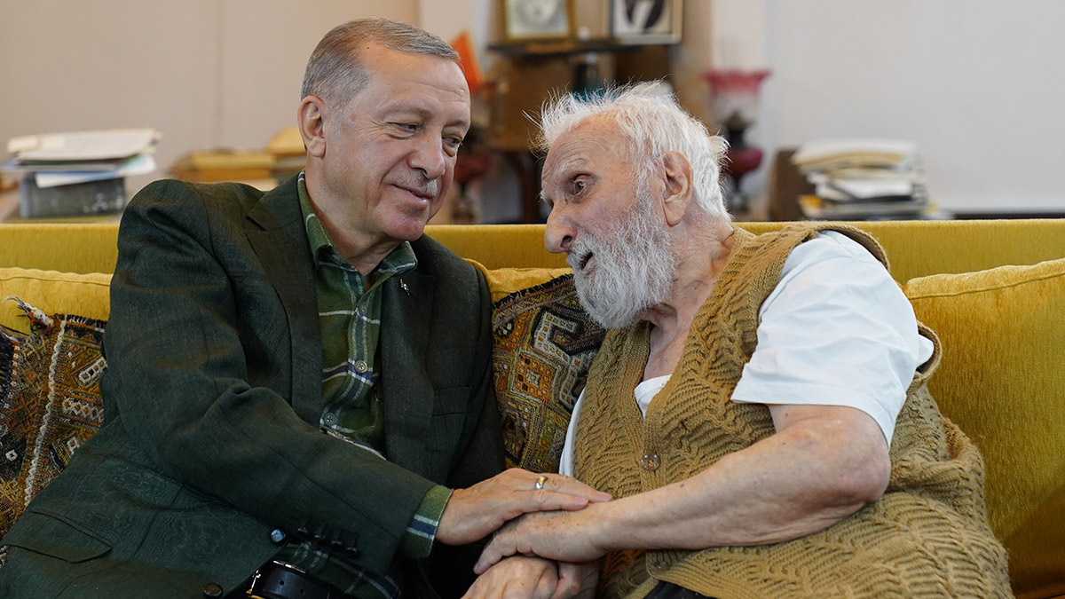 Erdoğan, neyzen Niyazi Sayın'ı ziyaret etti