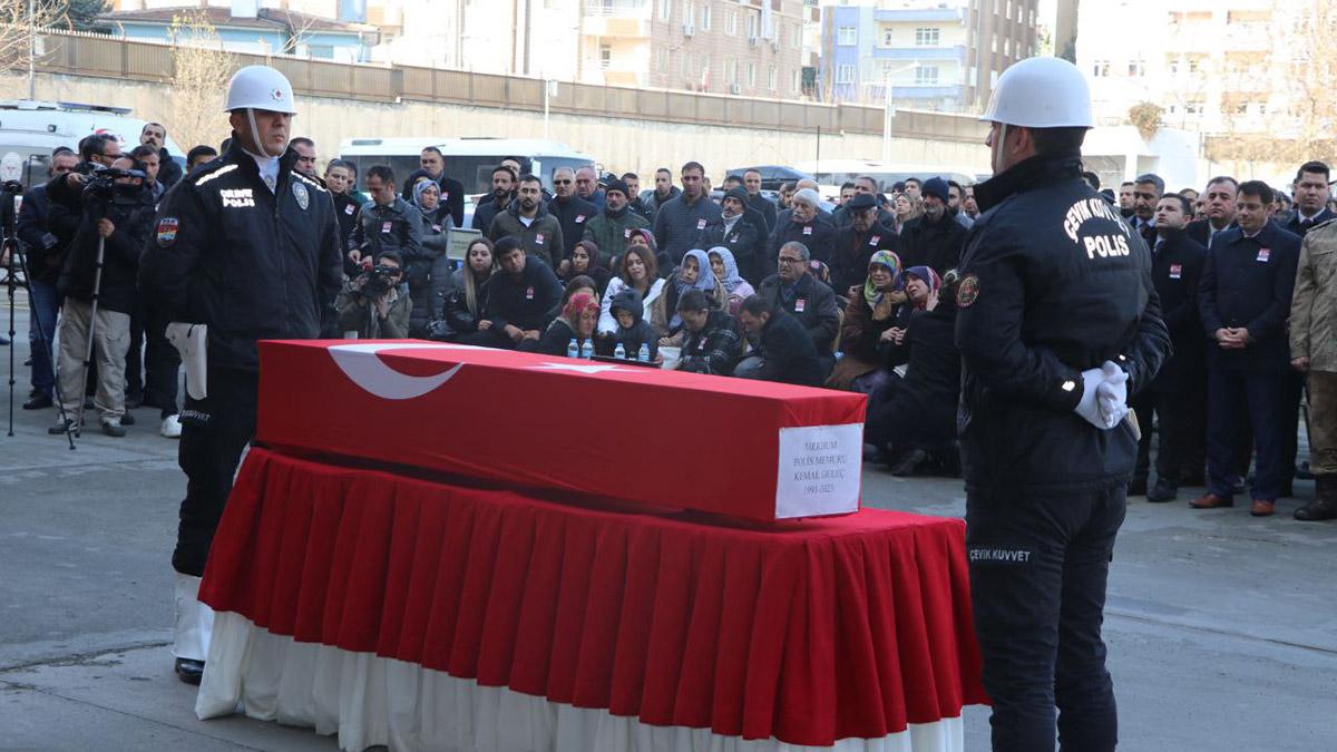 Diyarbakır'da trafik kazasında ölen polis memuru için tören