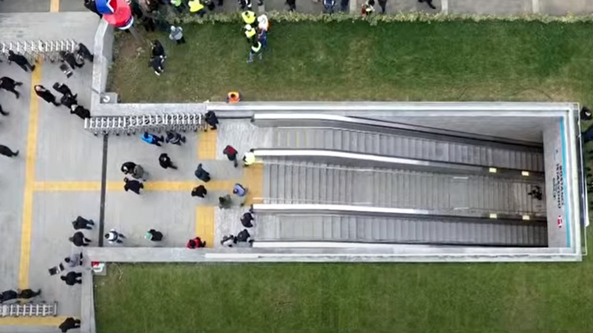 Maltepe, Kadıköy, Ataşehir ve Ümraniye ilçelerini birbirine bağlayarak 1.7 milyon nüfusa hizmet edecek olan Dudullu-Bostancı metro hattı liderlerin katılımıyla açılıyor.