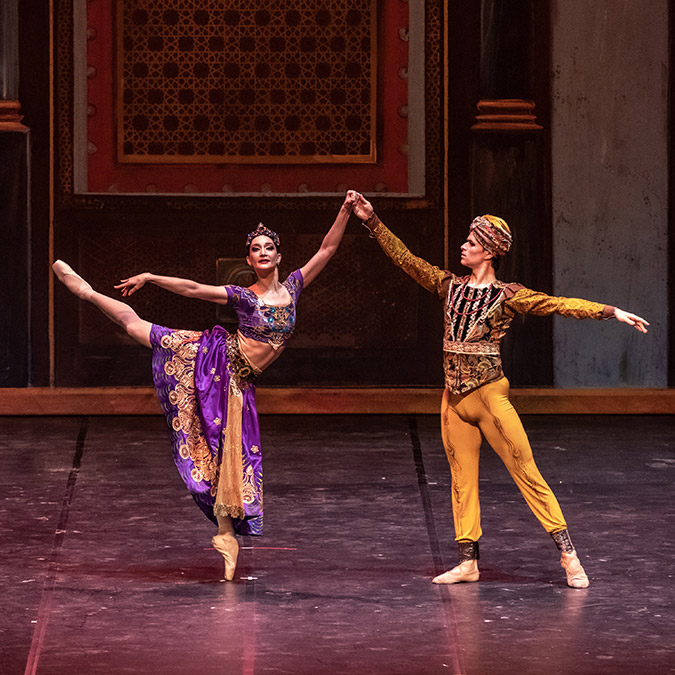 Dünyaca ünlü dansçı Petra Conti sahne aldı