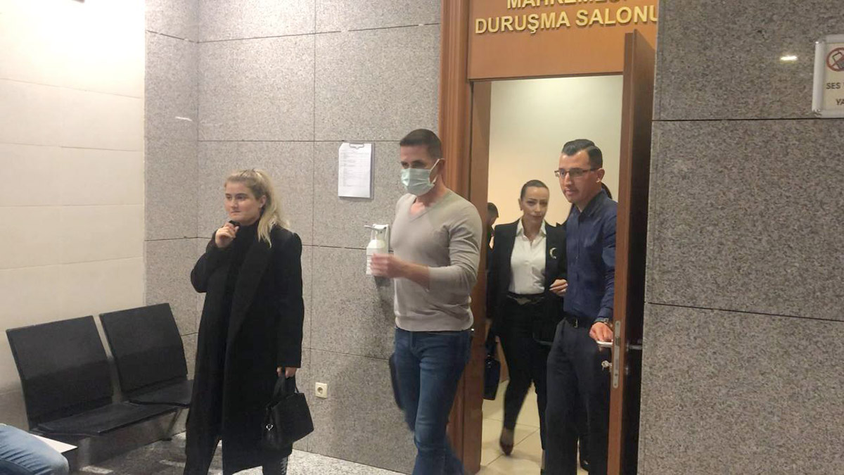 Emre Aşık ve Yağmur Sarnıç mahkemede karşı karşıya geldi