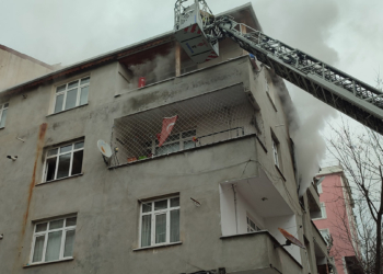 Esenyurt'ta üç katlı binada yangın