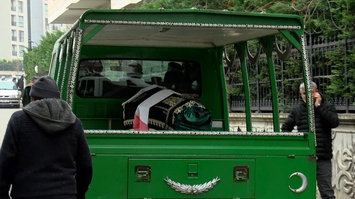 Sancaktepe’de eski nişanlısı Bedirhan Uysal tarafından evinin önünde öldürülen 24 yaşındaki Ülkü Deniz Ersöz son yolculuğuna uğurlandı.