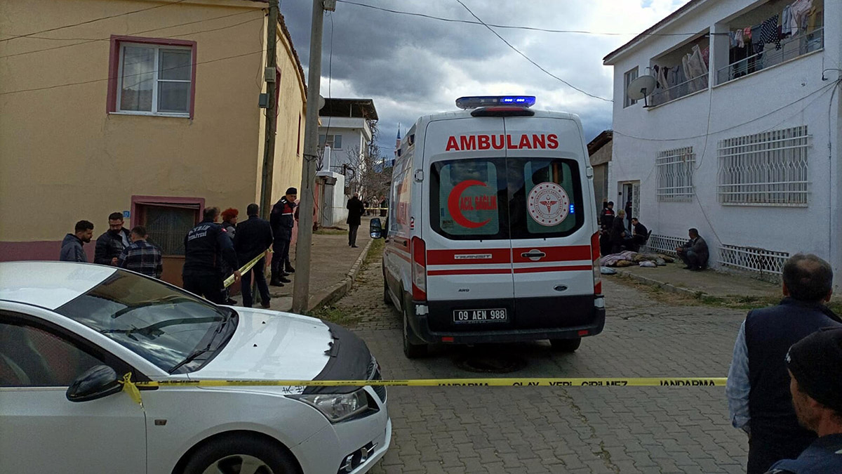 Evde çıkan yangında dumandan zehirlenen anne ve 2 çocuğu öldü