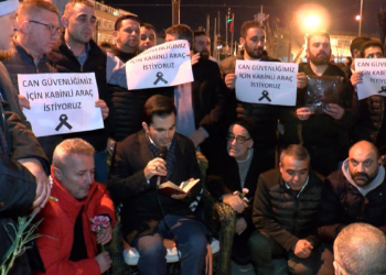 Fatih'te toplanan taksiciler öldürülen meslektaşları için konvoy oluşturdu