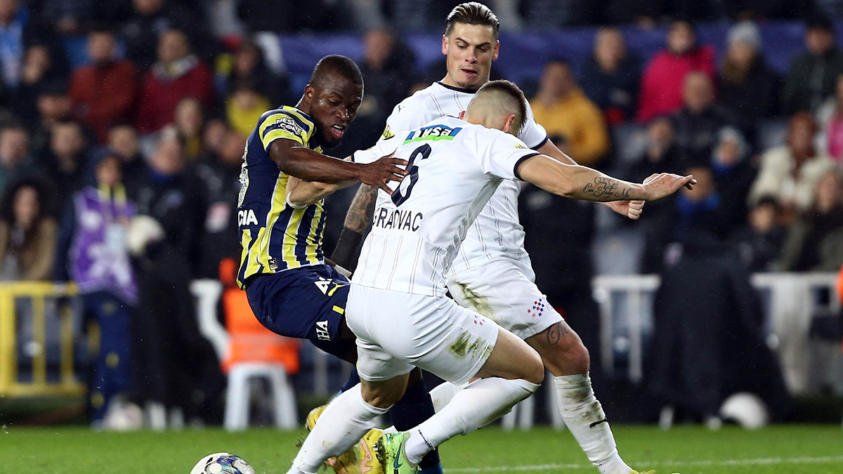 Süper Lig'in 21'inci haftasında Fenerbahçe Kasımpaşa'yı 5-1 mağlup etti.