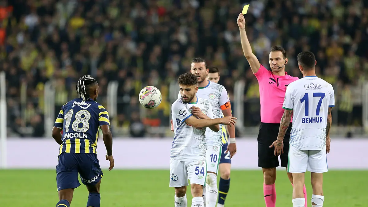 Ziraat türkiye kupası son 16 turu'nda çaykur rizespor'u sahasında 2-1 yenen fenerbahçe çeyrek finale yükseldi.