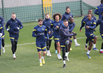 Fenerbahçe'nin idmanında Emre Mor'a sürpriz