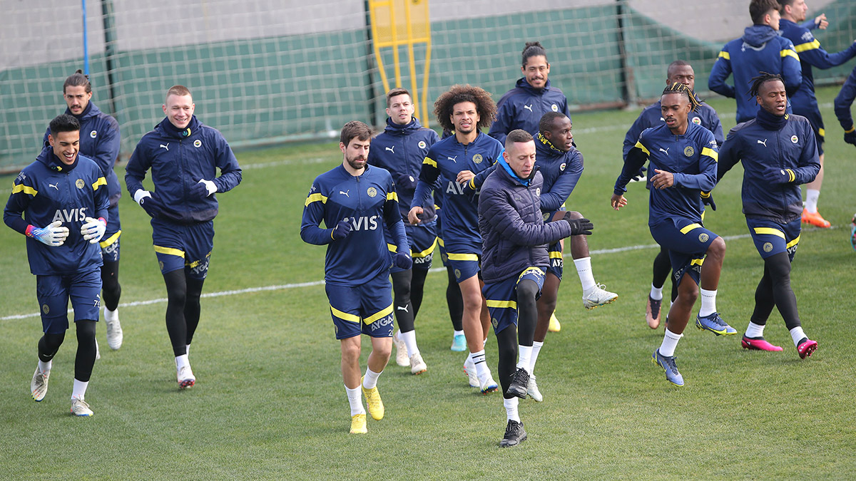 Fenerbahçe'nin idmanında Emre Mor'a sürpriz