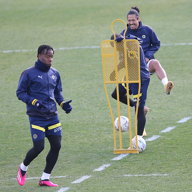 Fenerbahçe'nin idmanında Emre Mor'a sürpriz