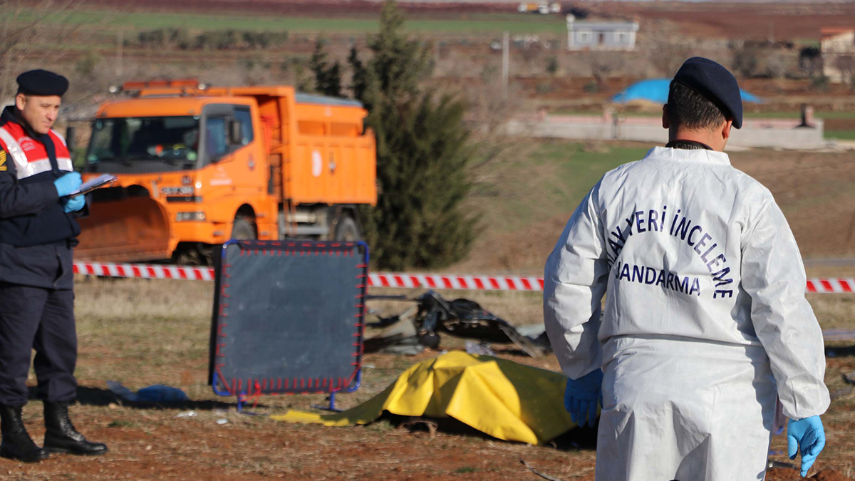 Gaziantep'te otomobil öğrenci servisine çarptı