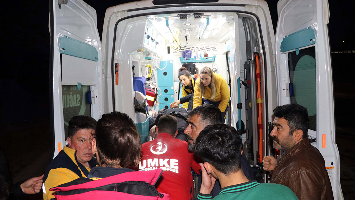 Gaziantep'te servis minibüsü ile otomobil çarpıştı; 10 yaralı