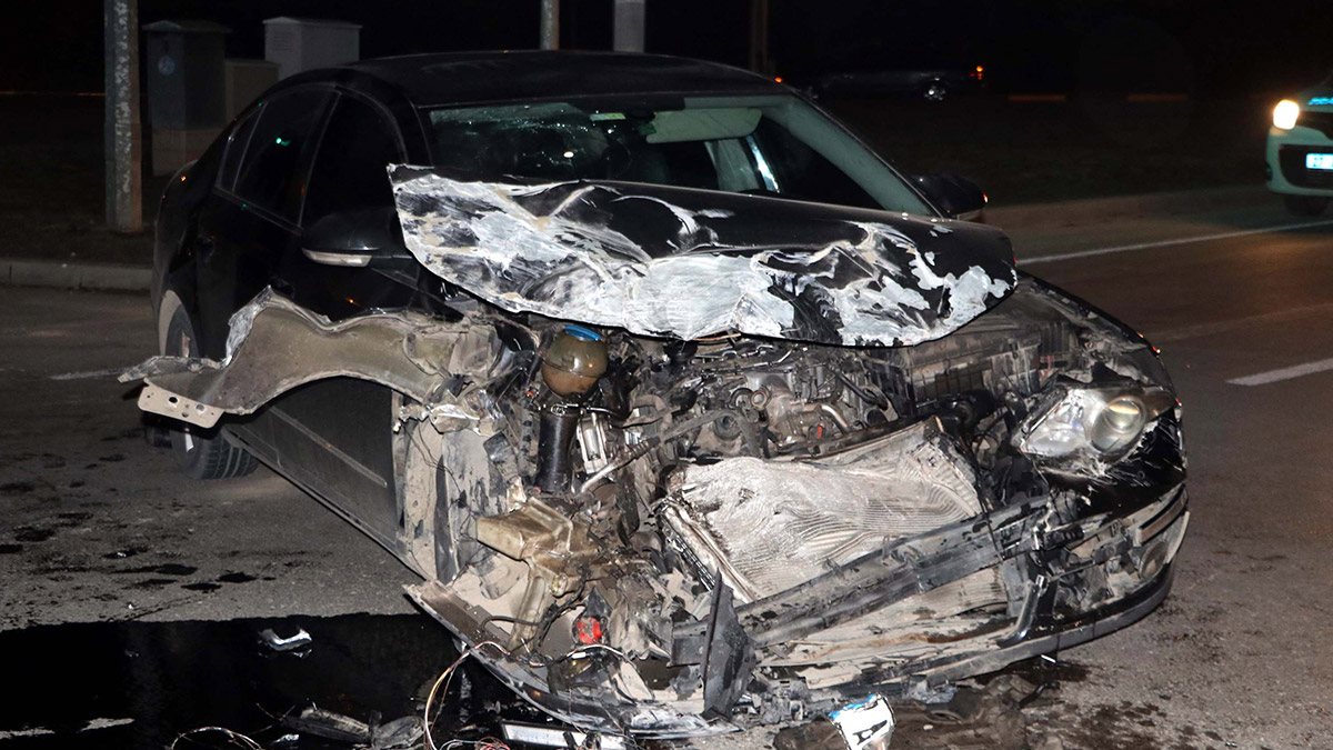 Gaziantep'te servis minibüsü ile otomobil çarpıştı; 10 yaralı