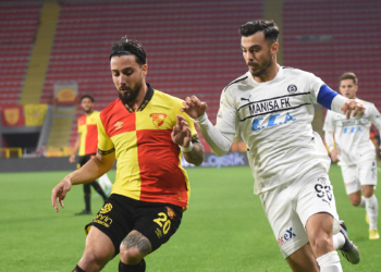 Göztepe'de Tarık Çamdal formayı kaptı