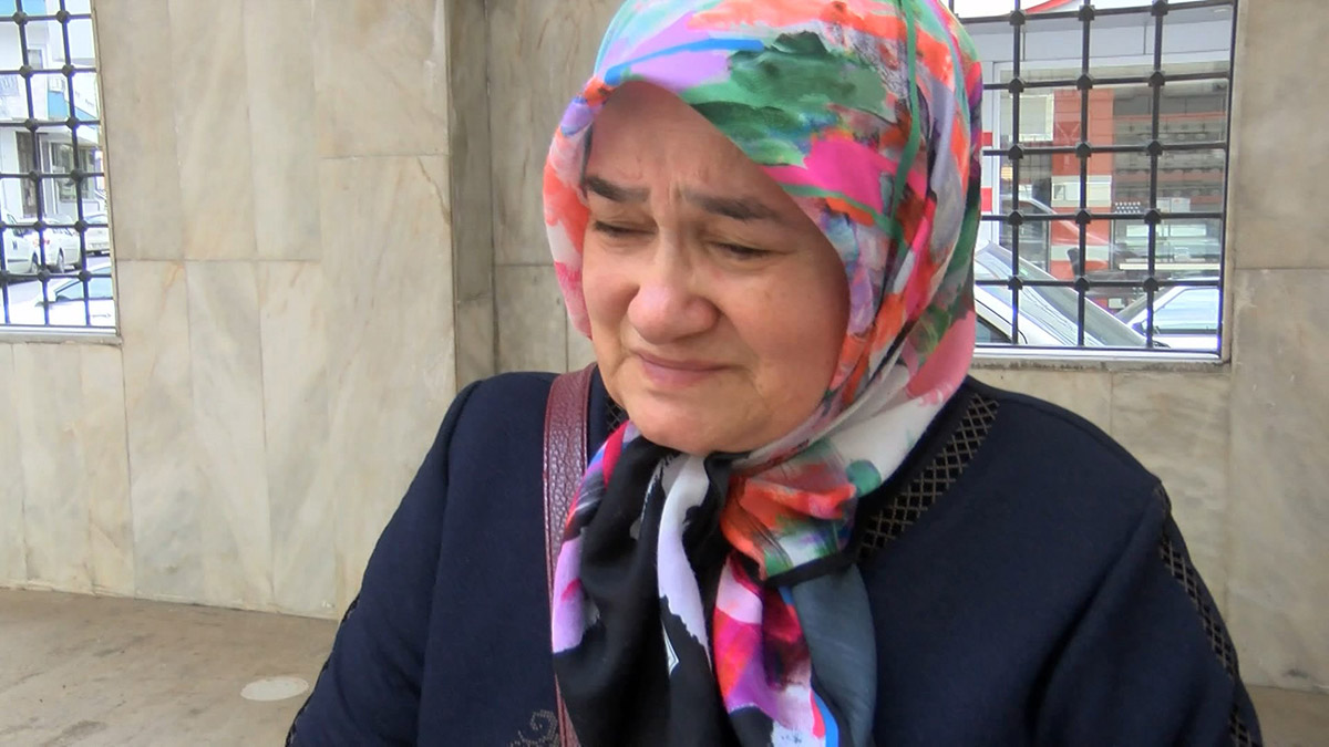 Güngören'de motosikletle seyir halinde olan 16 yaşındaki Zafer Elitok, uğradığı silahlı saldırıda öldü. Elitok'un vurulup düştüğü anlar güvenlik kamerasına yansıdı.