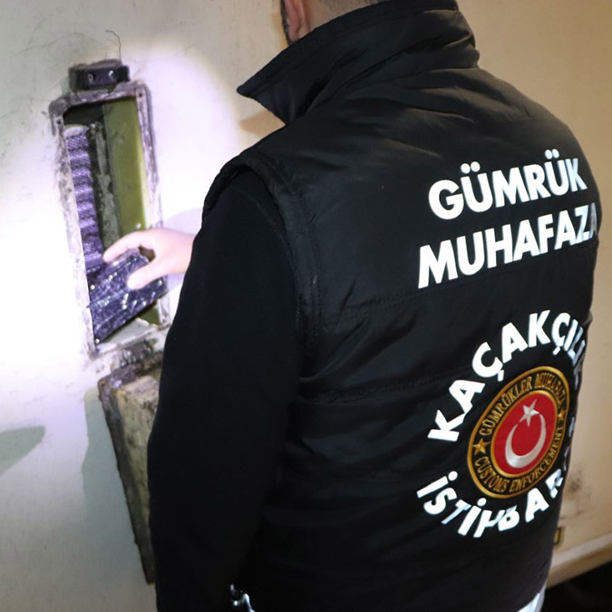 Habur Gümrük Kapısı'nda 5 milyon TL'lik kaçak eşya ele geçirildi