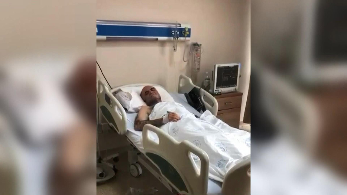 Bahçelievler'de iddiaya göre, Ahmet K. ve Selçuk K. daha önce haraç almak için tehdit ettikleri tekel bayii sahibi Nurettin Aydın'ı (59) 7 defa bıçaklayıp kafasında şişe kırarak ağır yaraladı.