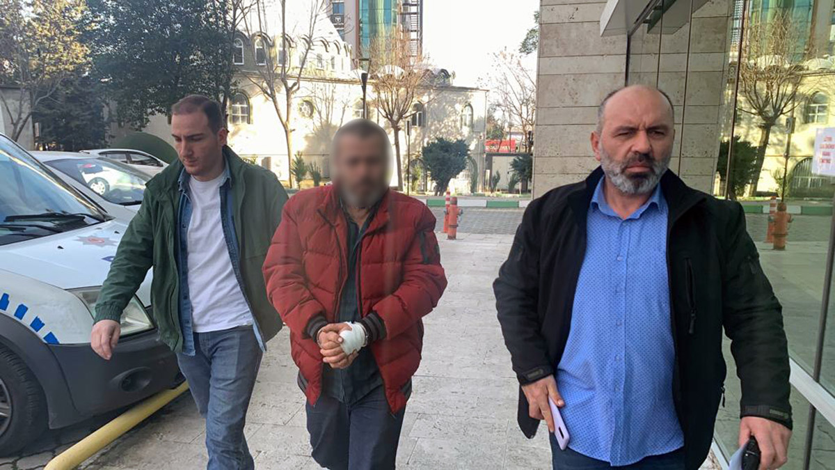 Hesap meselesi yüzünden tartıştığı garsonu vurdu