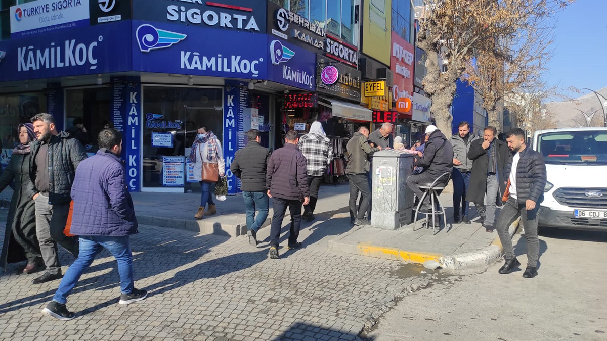 İran'da 5.7 büyüklüğünde deprem