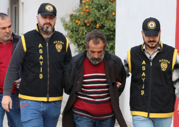 Isınmak için kartonları tutuşturdu, alevler depoya sıçradı