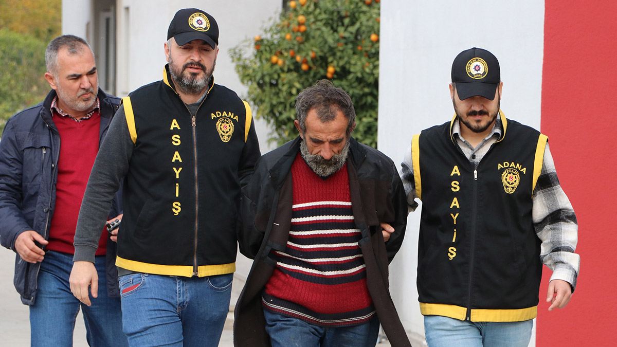 Isınmak için kartonları tutuşturdu, alevler depoya sıçradı