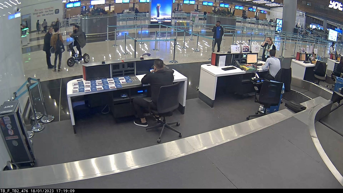 Resmi belgede sahtecilik suçundan aranan dolandırıcı yakalandı