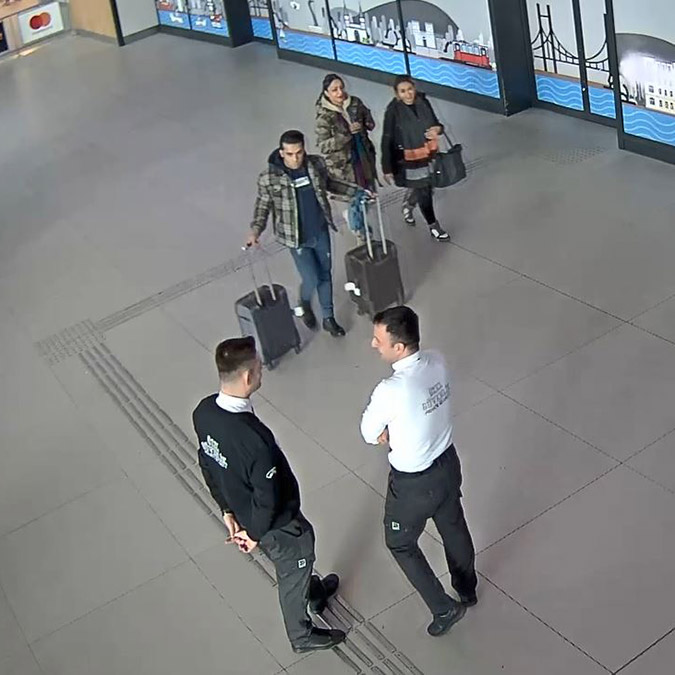 İranlı kadınların üzerine sarılı uyuşturucu yakalandı