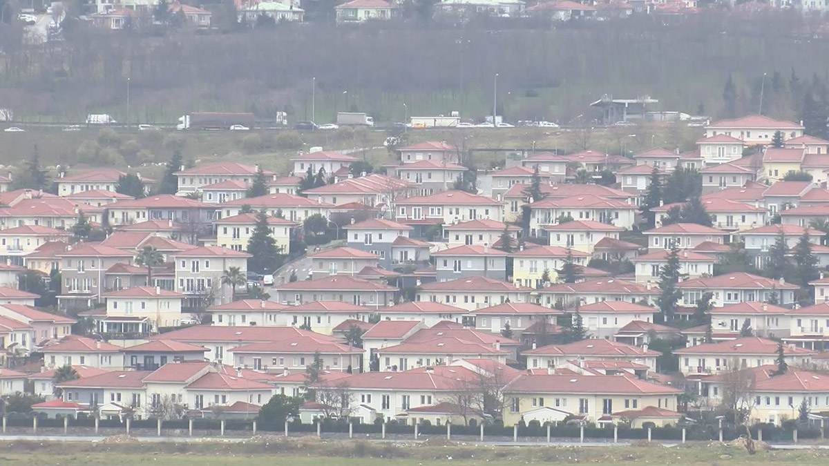 Son yıllarda ev sahipleri ve kiracılar için büyük gider kalemlerinden biri haline geldi. İstanbul'da aidatlar yüzde 100'ün üzerinde artış gösterdi.