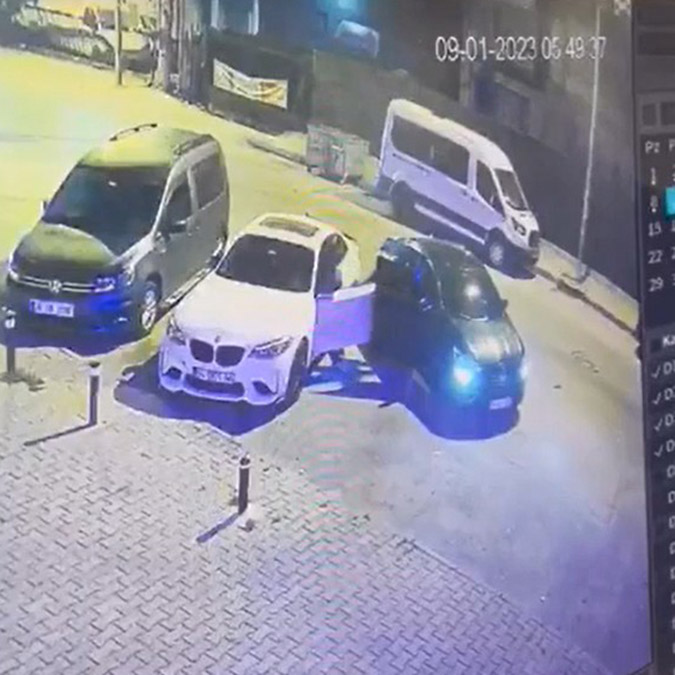 Park halindeki 25 lüks otomobili soyan hırsızlar yakalandı