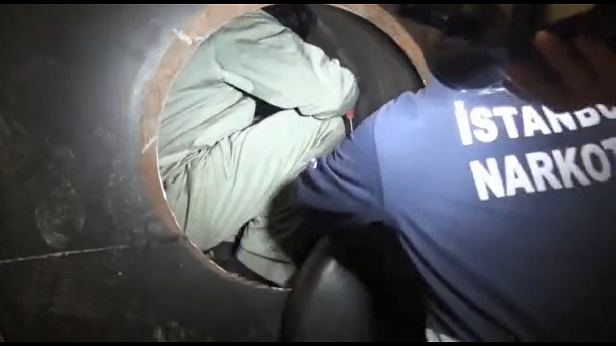 TIR'ın dorsesindeki fırından 112 kilogram eroin çıktı