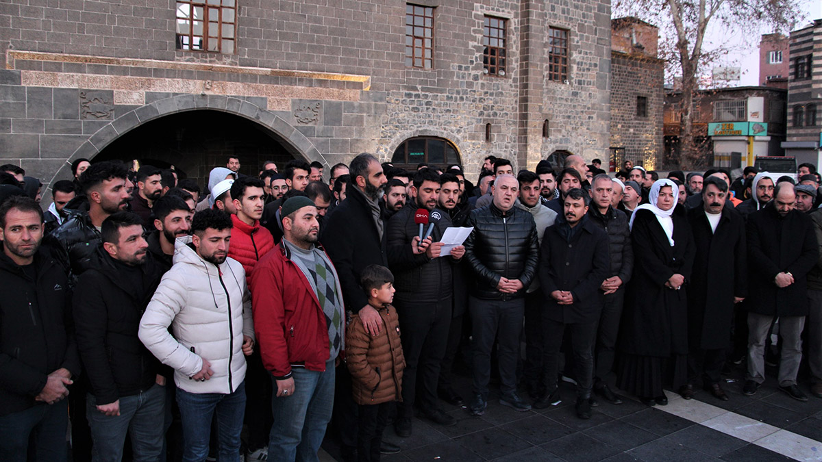 Kur'an-ı Kerim'in yakılması Diyarbakır’da protesto edildi