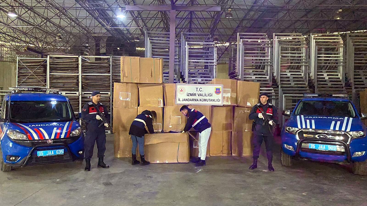 İzmir'de 39 ton 601 kilo kaçak tütün ele geçirildi