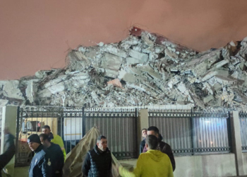 İzmir'de eski emniyet binasında çökme