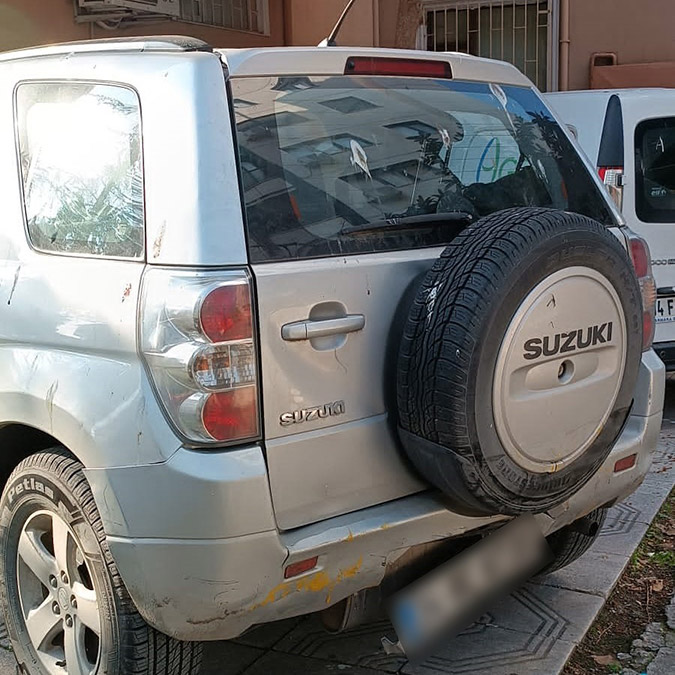 Kadıköy'de arkadaşlarının doğum günü partisine katıldıktan sonra evlerine dönen iki kadının içinde bulunduğu cipe kasıtlı şekilde çarpan taksi şoförü R.Ş. yakalandı.