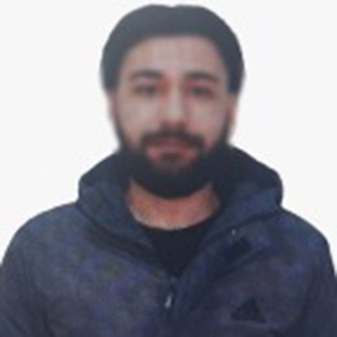 Küçükçekmece'de kız kardeşini, erkek arkadaşı Samet Ekinci aynı araçta gören ağabey Bülent Ülgen (36) onları durdurmak için kaputun üzerine atladı. Hızla gaza basan Ekinci yol kenarındaki kamyonete çarptı ardından kaputtan yola düşen Bülent Ülgen'in üzerinden iki kez geçti.