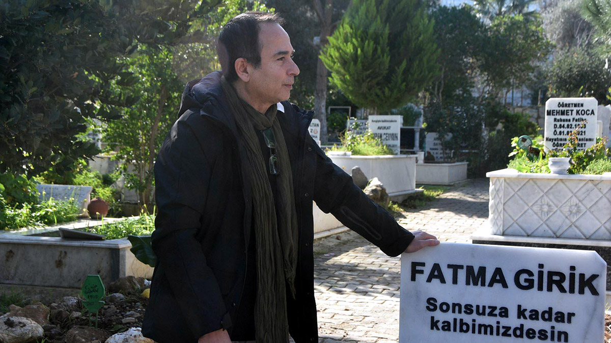 Kardeşi Fatma Girik'in mezarını ziyaret etti